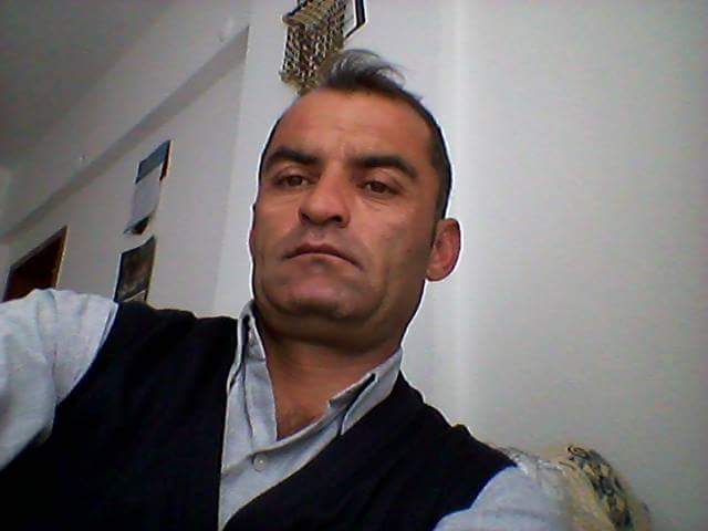 Dul bayanım sevmek sevilmek sohbet etmek istiyorum