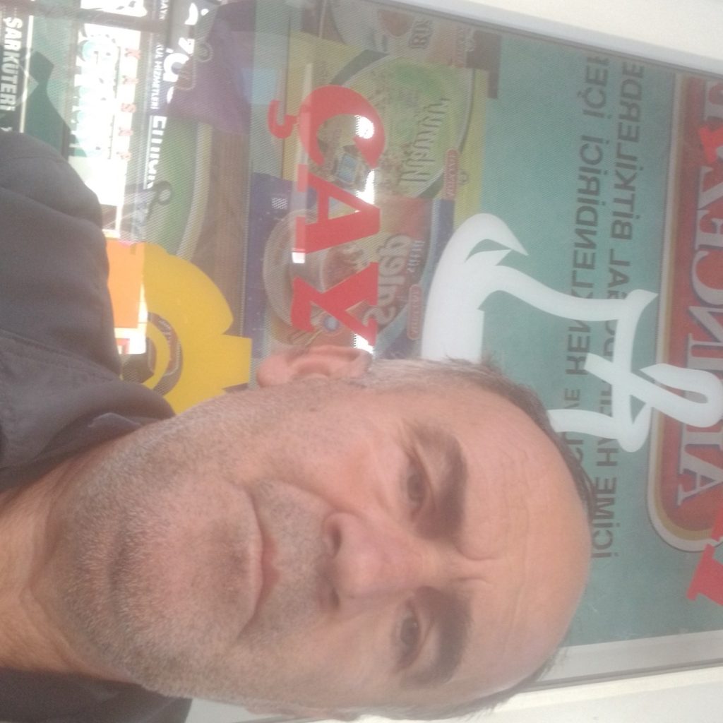 Bodrum da yaşayan olgun kariyer sahibi dul bekar yalnız bayanlarla tanışmak istiyorum